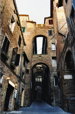 I caratteristici archi della Galluzza