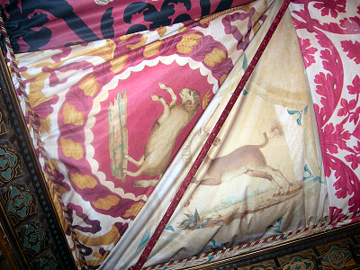 Museo Stibbert: bandiere delle Contrade di Siena del Valdimontone e del Leocorno.